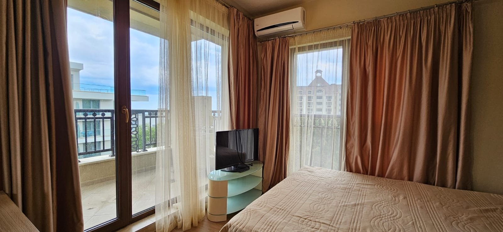 krasny-apartman-s-jednou-loznici-a-terasou-v-hezkem-komplexu-zlate-pisky-obrazek-whatsapp-2b719b