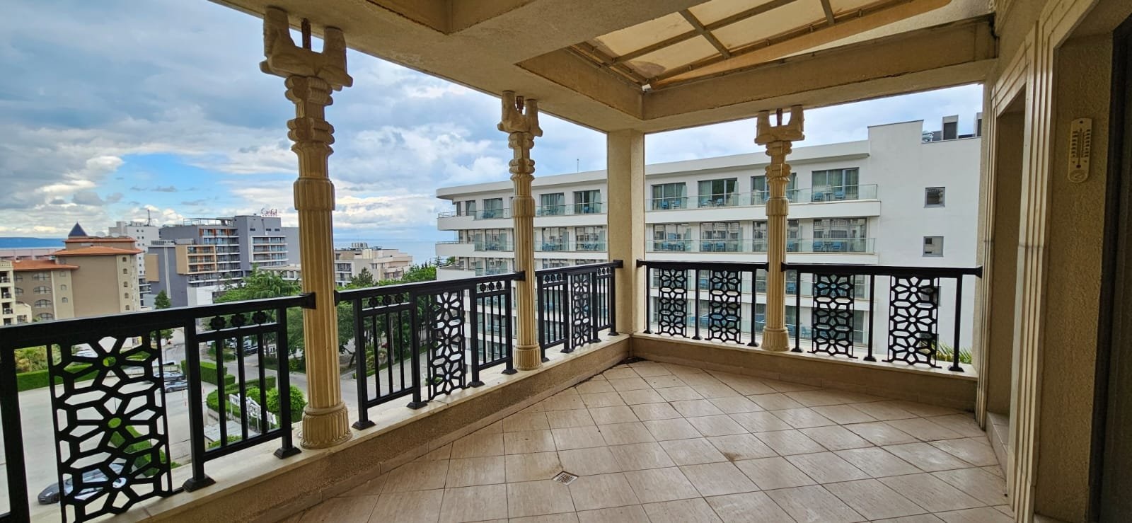krasny-apartman-s-jednou-loznici-a-terasou-v-hezkem-komplexu-zlate-pisky-obrazek-whatsapp-6f6e2b