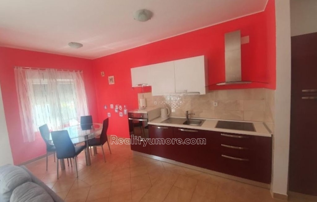 byt-blizko-more-s-balkonem-rogoznica-stupin-celine-navrh-bez-nazvu-11-50e50a