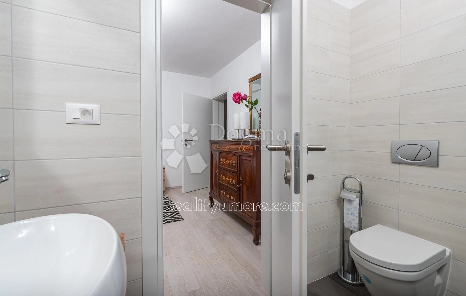 luxusni-vila-s-bazenem-a-vyhledem-v-duga-uvala-1692707381-810-9102-e1d53f