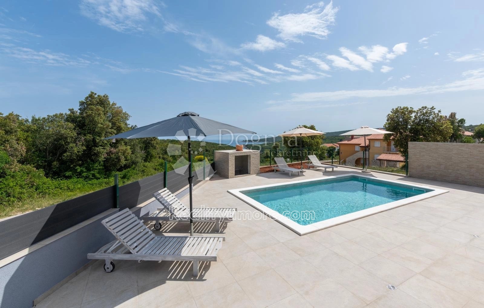 luxusni-vila-s-bazenem-a-vyhledem-v-duga-uvala-1692707475-810-9168-19c90b