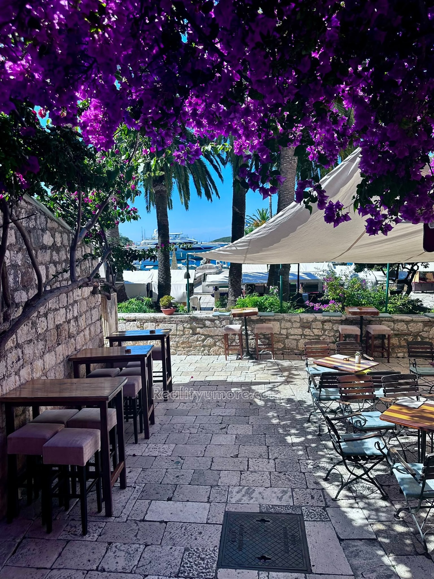 krasny-apartman-s-terasou-a-vyhledy-na-ostrove-hvar-milna-1-6d8578