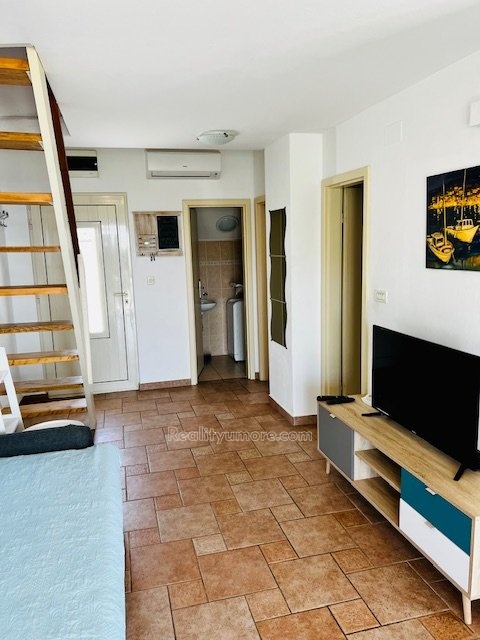 krasny-apartman-s-terasou-a-vyhledy-na-ostrove-hvar-milna12-3939af