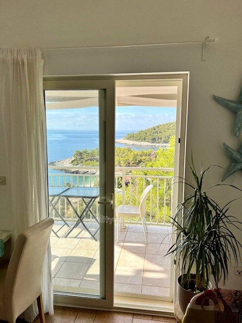 krasny-apartman-s-terasou-a-vyhledy-na-ostrove-hvar-milna2-1cdad9