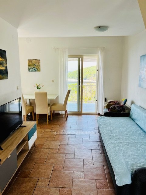 krasny-apartman-s-terasou-a-vyhledy-na-ostrove-hvar-milna7-5f8564