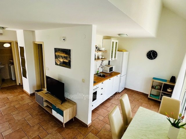 krasny-apartman-s-terasou-a-vyhledy-na-ostrove-hvar-milna8-92fb36