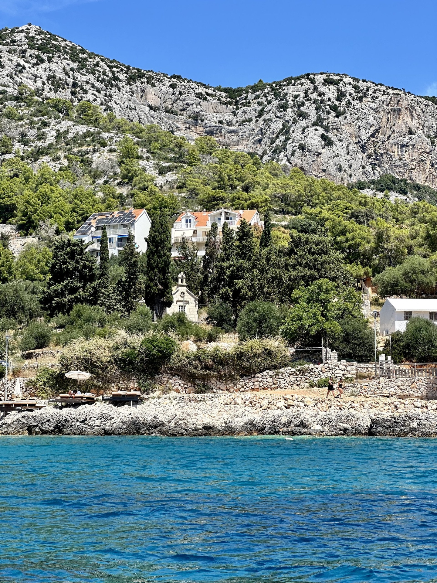 krasny-apartman-s-terasou-a-vyhledy-na-ostrove-hvar-milna9-e67e03