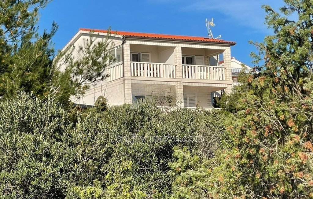 krasny-dum-se-4-apartmany-v-rogoznici-rogoznica-11-388249