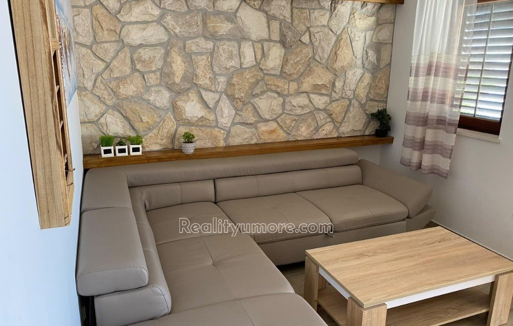 krasny-dum-se-4-apartmany-v-rogoznici-rogoznica-9-8fcf5f