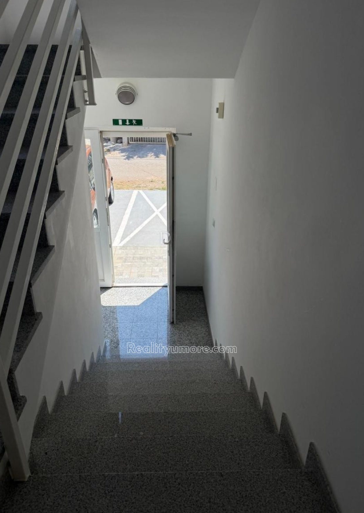 prilezitost-apartman-s-terasou-jen-200-m-od-more-cesarica-14-5c93d0