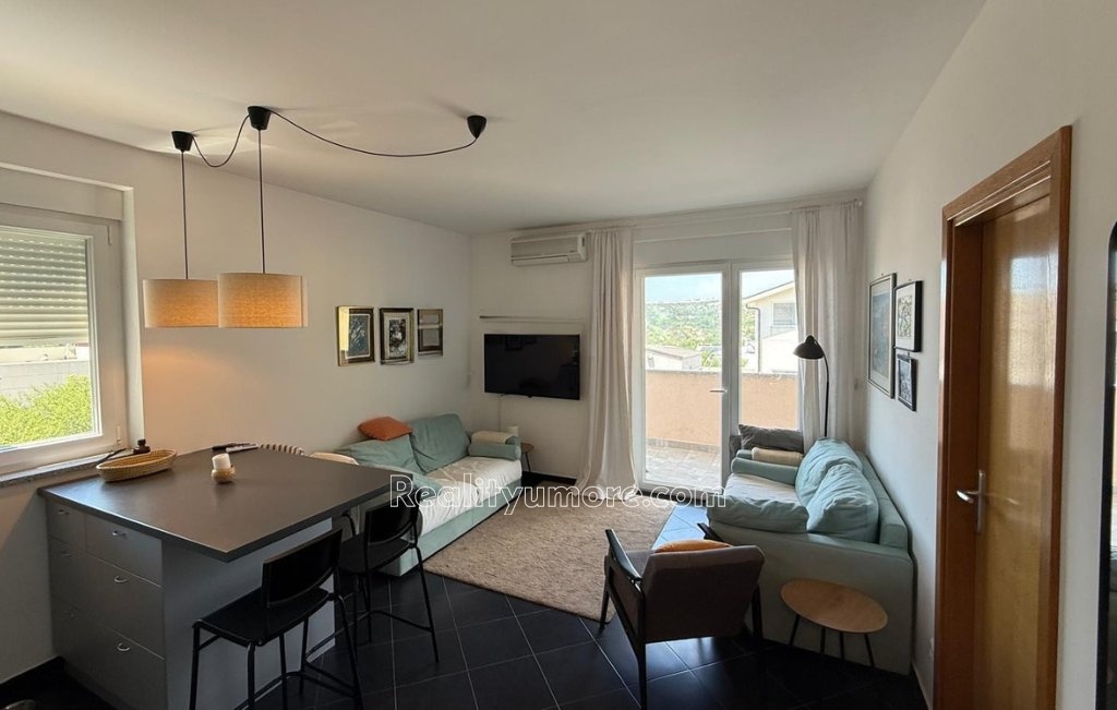 prilezitost-apartman-s-terasou-jen-200-m-od-more-cesarica-2-8e7f6f