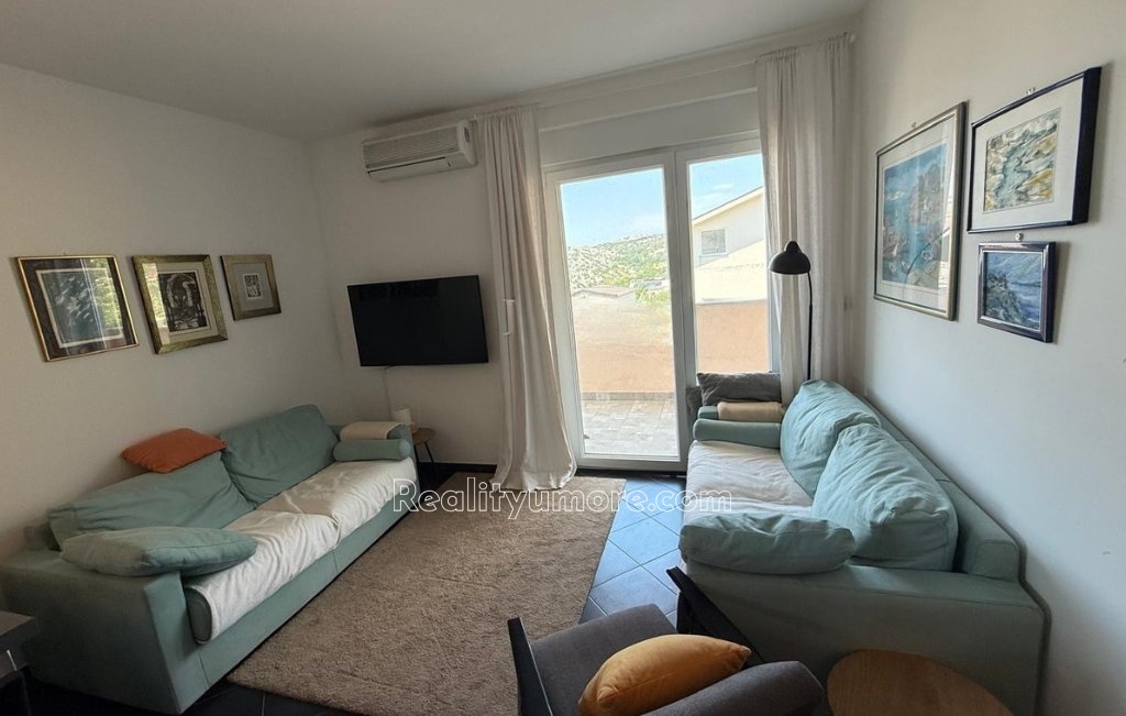 prilezitost-apartman-s-terasou-jen-200-m-od-more-cesarica-3-024019