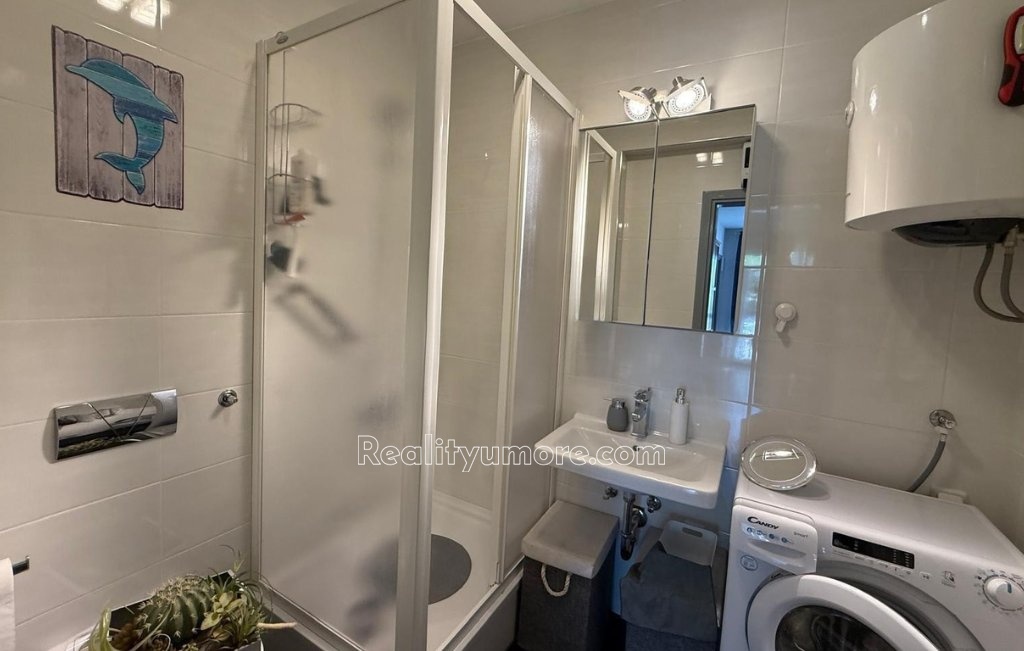 prilezitost-apartman-se-2-terasami-2-parkovacimi-misty-a-zahradou-pouze-200-m-od-more-087373