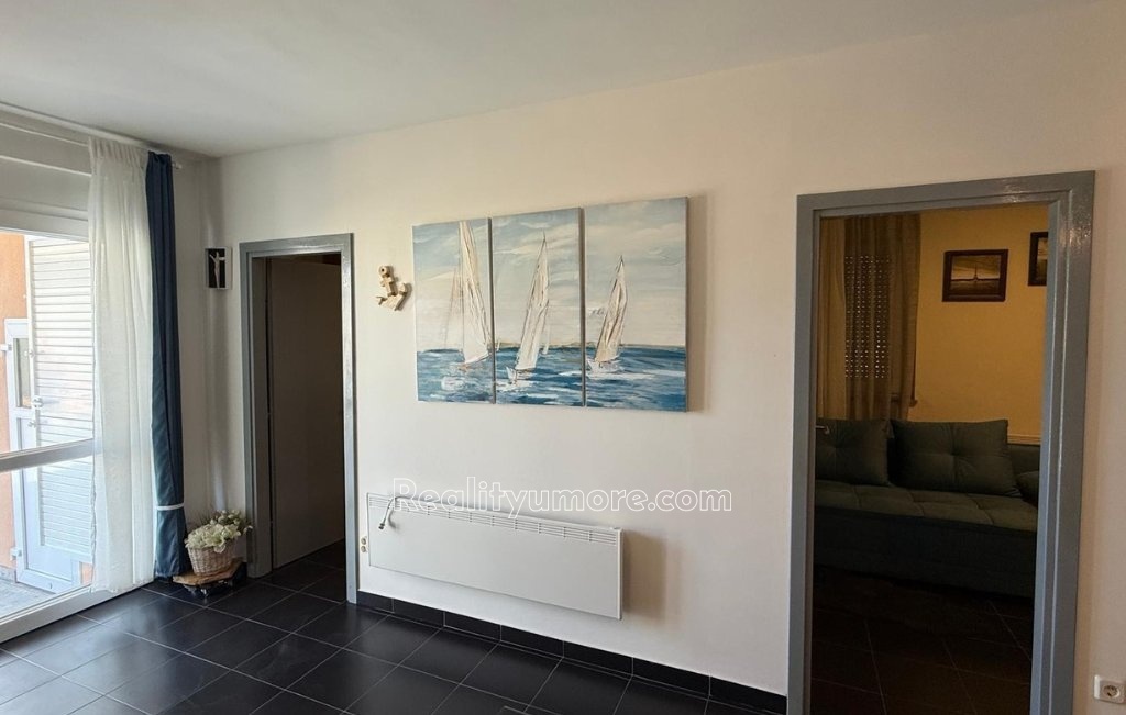 prilezitost-apartman-se-2-terasami-2-parkovacimi-misty-a-zahradou-pouze-200-m-od-more-218234