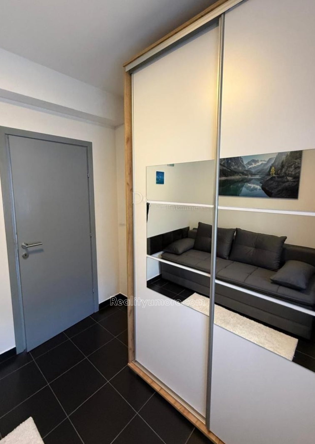 prilezitost-apartman-se-2-terasami-2-parkovacimi-misty-a-zahradou-pouze-200-m-od-more-6369f4