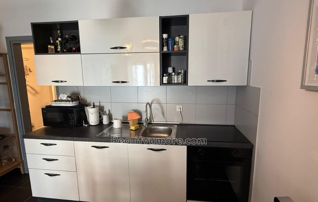 prilezitost-apartman-se-2-terasami-2-parkovacimi-misty-a-zahradou-pouze-200-m-od-more-668f18