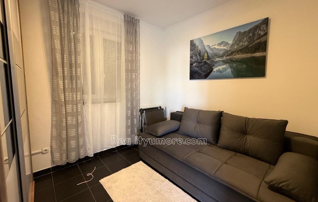 prilezitost-apartman-se-2-terasami-2-parkovacimi-misty-a-zahradou-pouze-200-m-od-more-66dfff