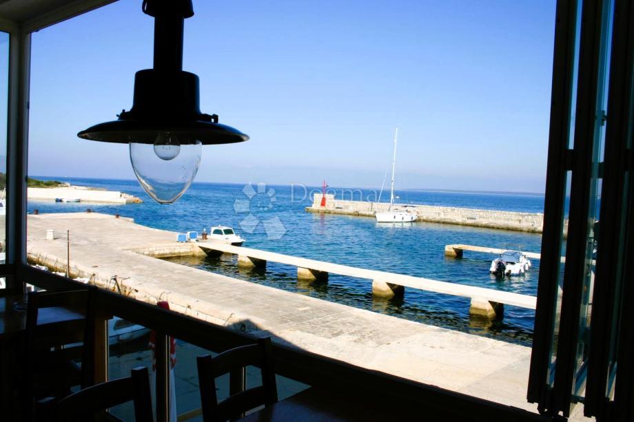 1764605568_kamena-kuca-restaurantom-silba-292.jpg