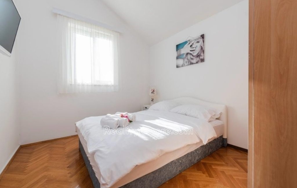 krasna-vila-s-apartmany-v-privlace-kousek-od-more-privlaka-11-407ee9