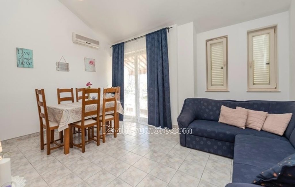 krasna-vila-s-apartmany-v-privlace-kousek-od-more-privlaka-14-4c711a