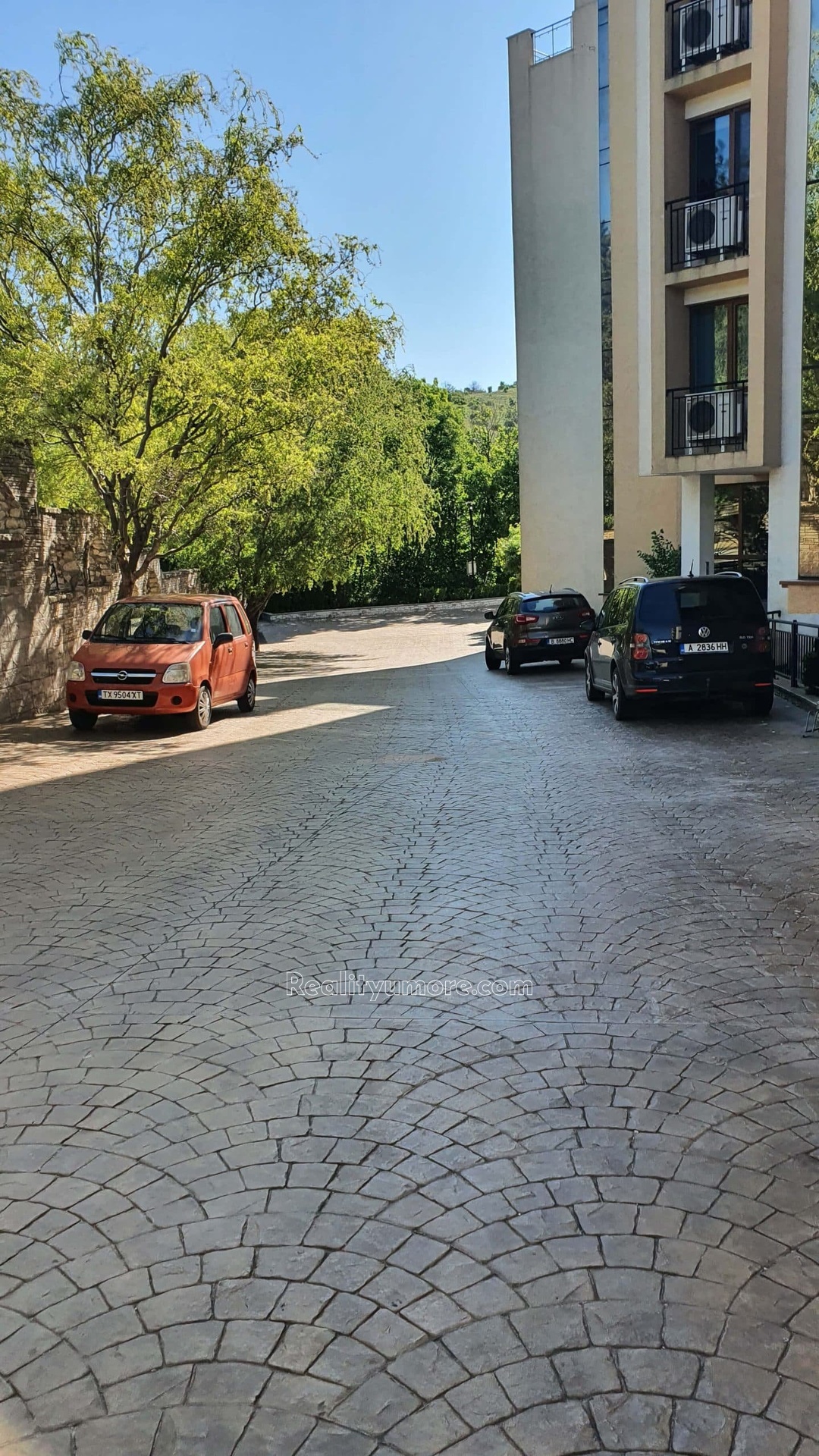 krasny-byt-v-balchiku-v-komplexu-kousek-od-more-s-krasnym-vyhledem-parkoviste-77af28