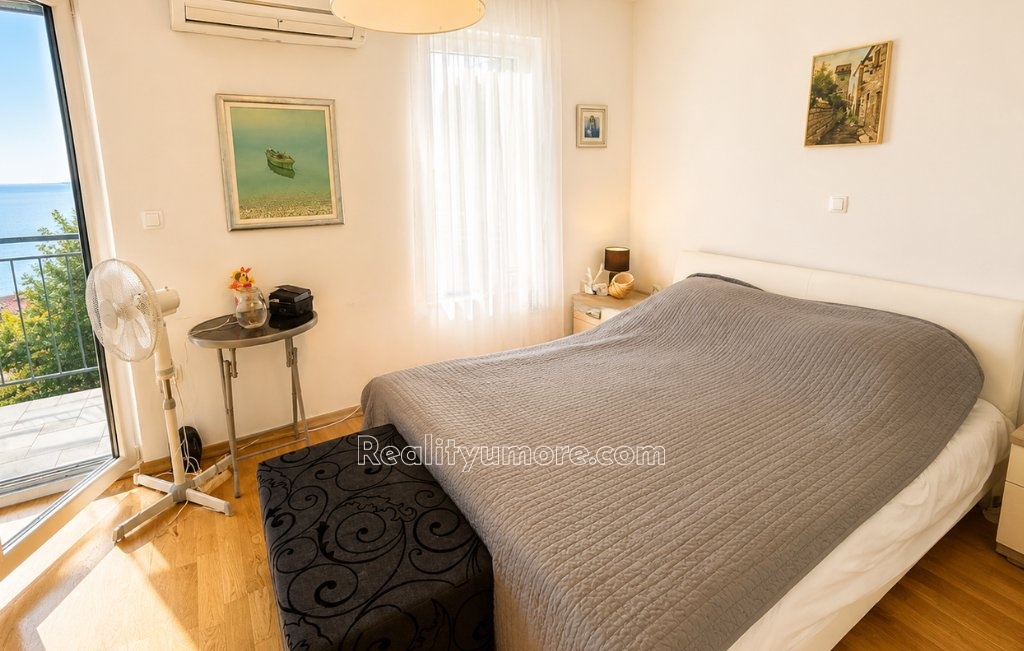 krasny-dum-v-igrane-se-samostatnym-apartmanem-a-vyhledem-igrane-11-3852ea