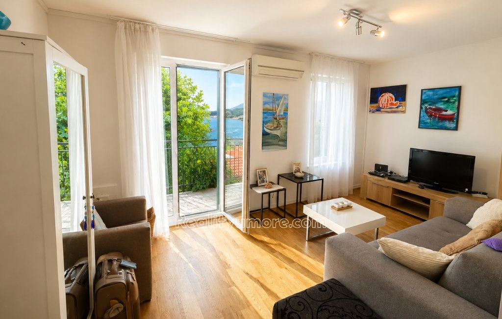 krasny-dum-v-igrane-se-samostatnym-apartmanem-a-vyhledem-igrane-12-58655b