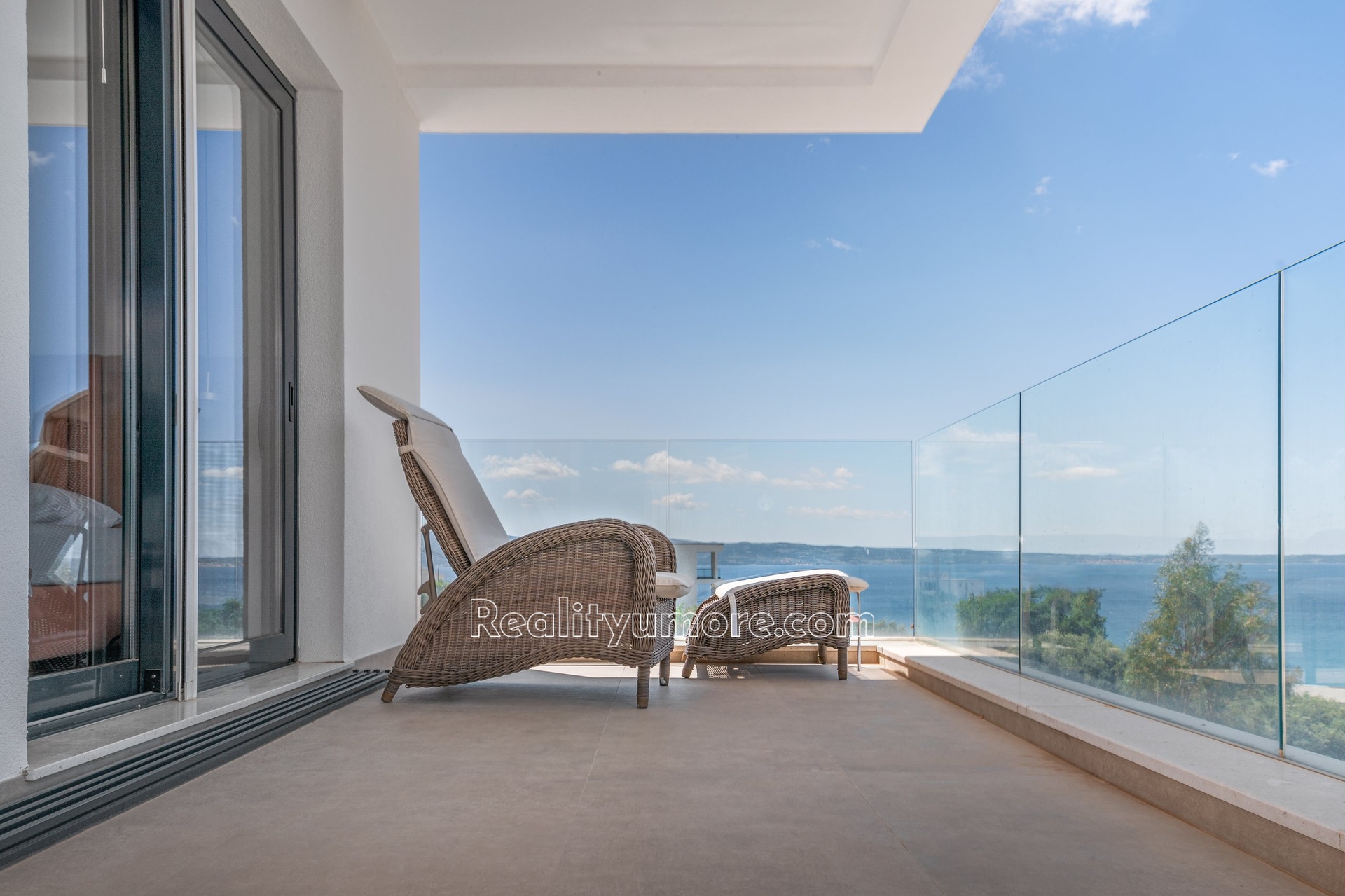 jedinecna-luxusni-vila-v-podstrane-se-stresni-terasou-a-vyhledem-na-split-a-jadran-podstrana-20-b524c8