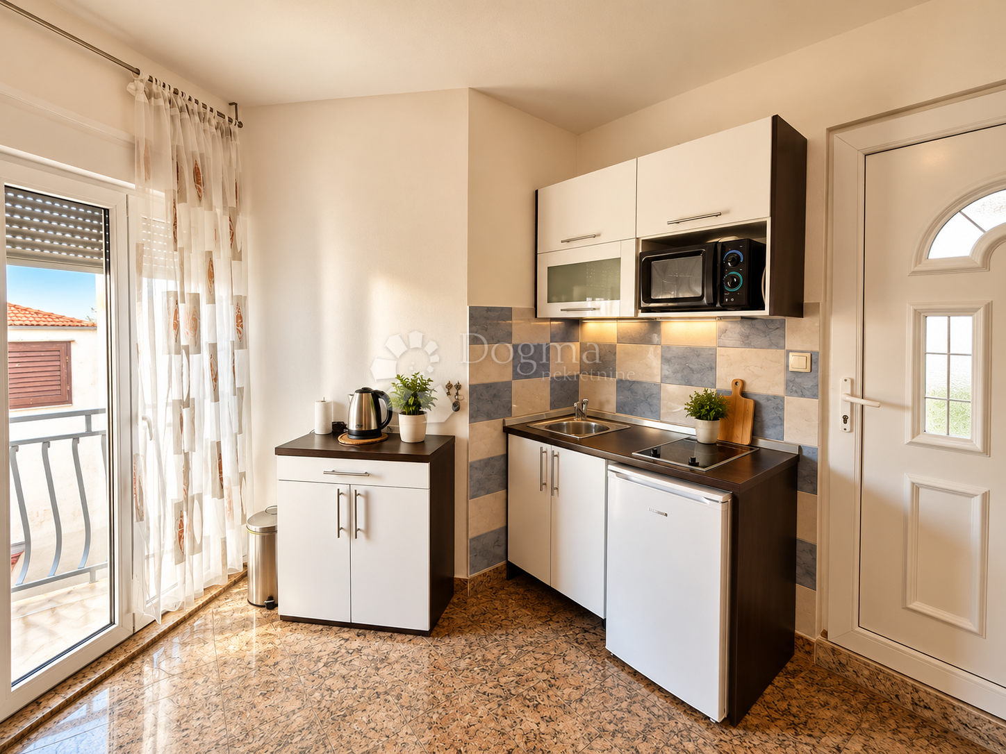 1790934024_makarska-stan-prodaja-4.png