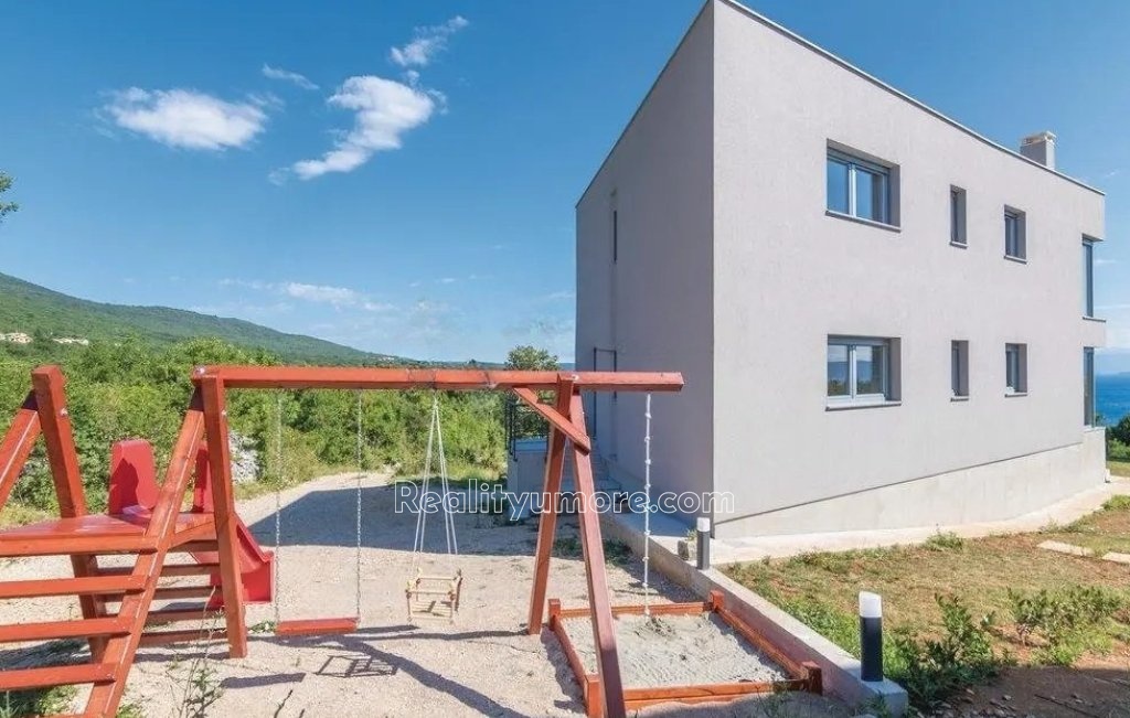 krasna-vila-se-2-apartmany-a-vyhledem-na-more-rabac-1-ae95a7