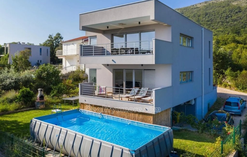 krasna-vila-se-2-apartmany-a-vyhledem-na-more-rabac-10-a7e8d7