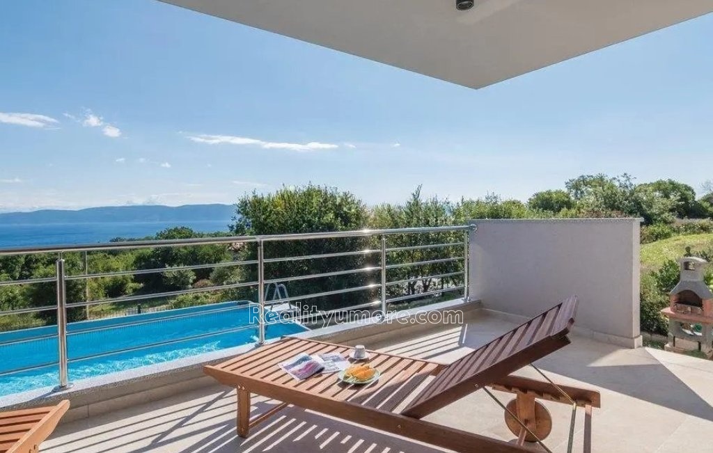krasna-vila-se-2-apartmany-a-vyhledem-na-more-rabac-6-dc1d93