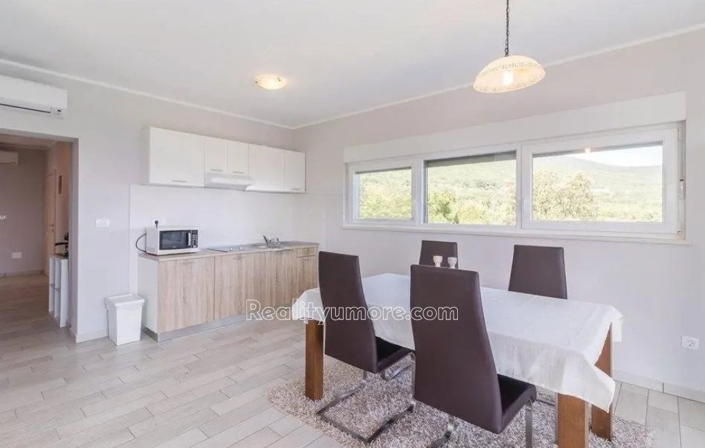 krasna-vila-se-2-apartmany-a-vyhledem-na-more-rabac-8-eb889c