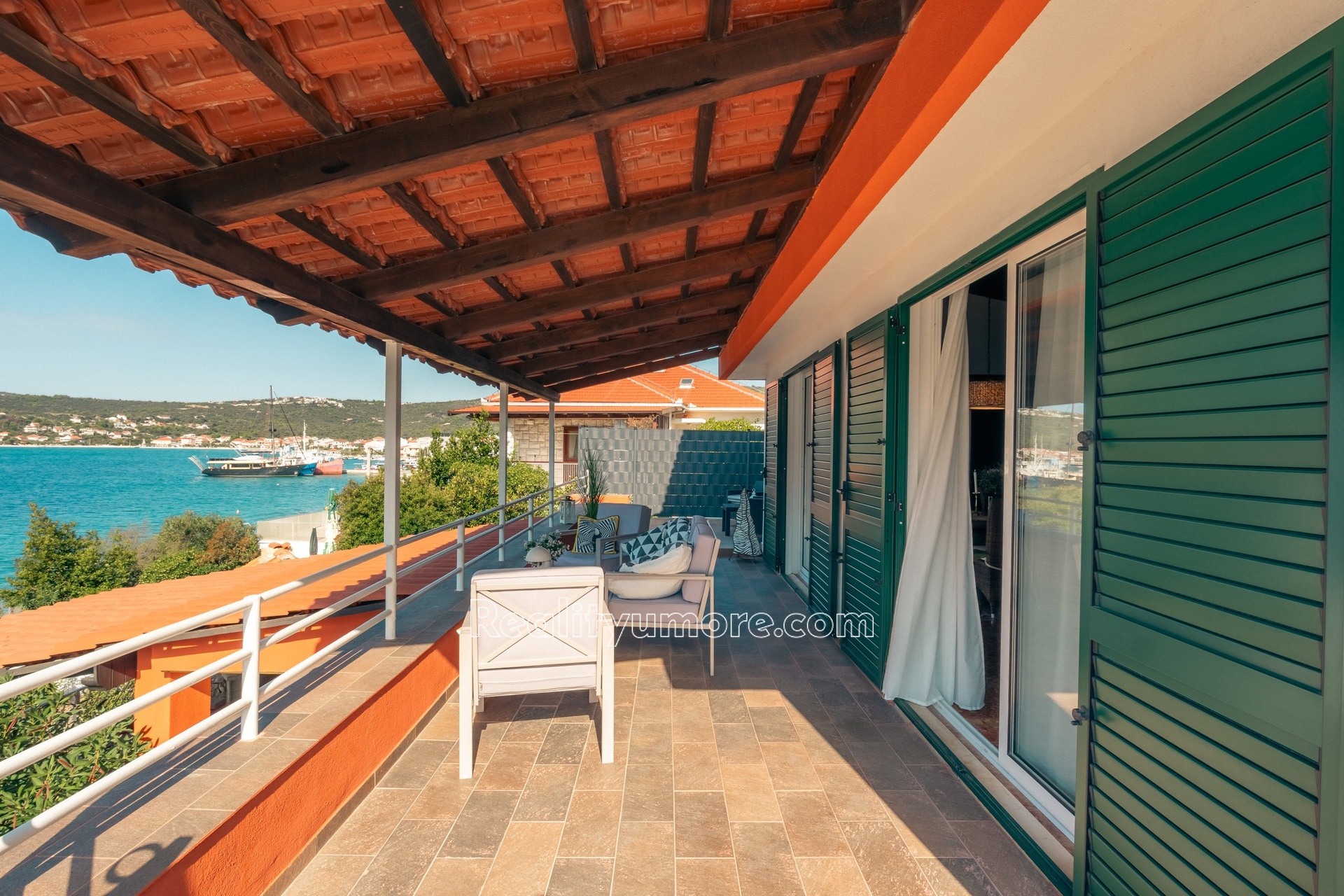 krasna-vila-v-1-rade-u-more-ve-vinisce-marina-s-kotvistem-vinisce-25-6dd90d