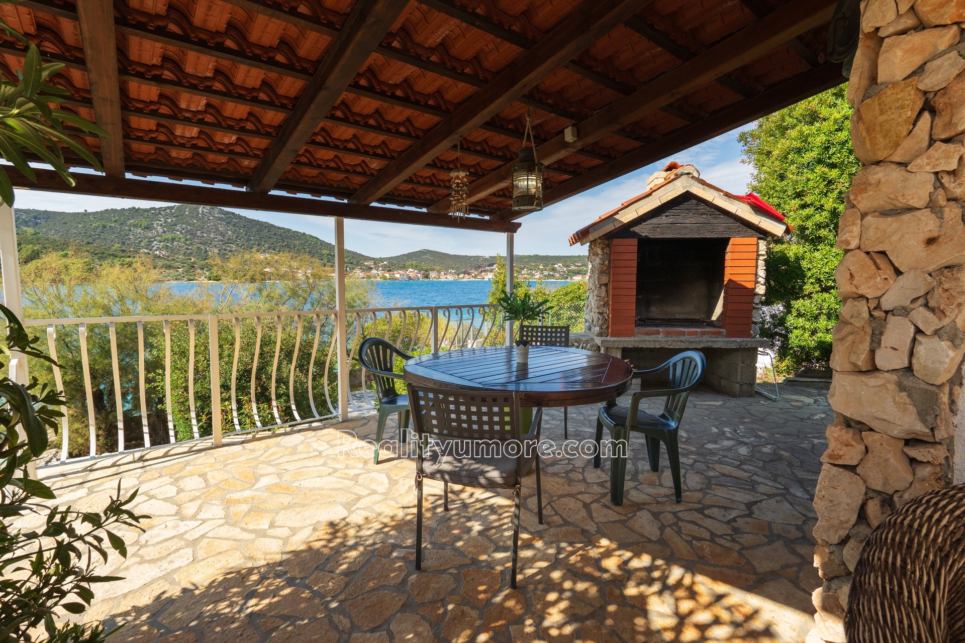 krasna-vila-v-1-rade-u-more-ve-vinisce-marina-s-kotvistem-vinisce-27-122038