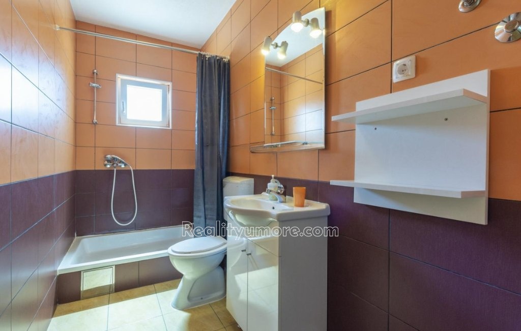 krasny-byt-s-terasou-v-kanici-pouze-80m-od-more-2-patro-s-balkonem-a-terasou-kanica-3-966046