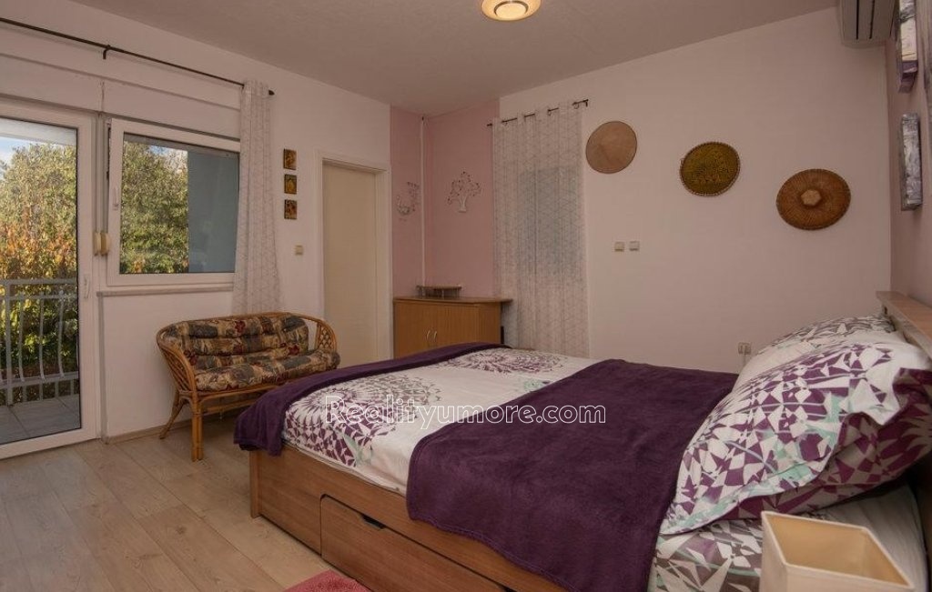krasny-dum-se-2-apartmany-pouze-450od-more-s-vyhledem-v-podace-podaca-14-913842
