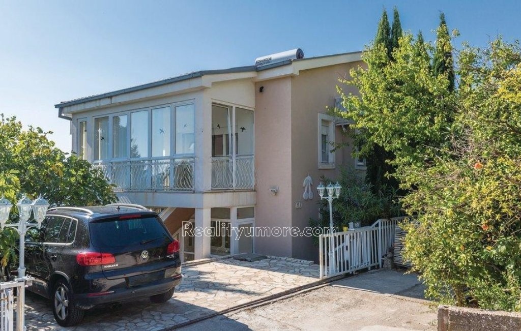 krasny-dum-se-2-apartmany-pouze-450od-more-s-vyhledem-v-podace-podaca-17-49cb50