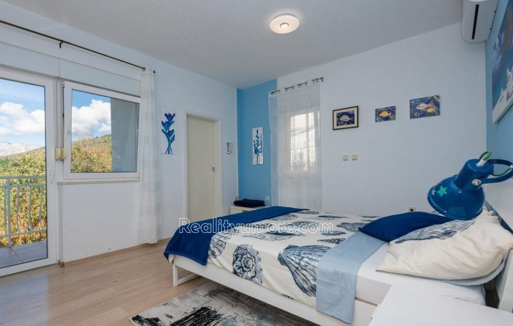 krasny-dum-se-2-apartmany-pouze-450od-more-s-vyhledem-v-podace-podaca-4-a3fad3