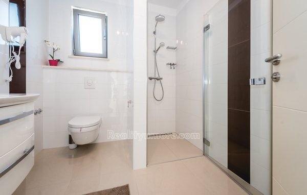 vila-s-bazenem-na-top-lokalite-ve-stivasnici-stivasnica-3-f5b448